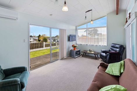 Photo of property in 32 Clifton Drive, Waitara, 4320