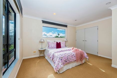 Photo of property in 25 Hogarth Rise, West Harbour, Auckland, 0618
