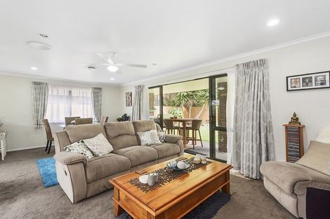 Photo of property in 64 Nielsen Gardens, Rototuna, Hamilton, 3210