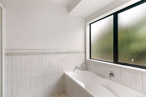 Photo of property in 10 Gleaming Place, Waiuku, 2123