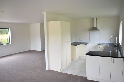 Photo of property in 37 Waikawa Beach Road, Manakau, Levin, 5573