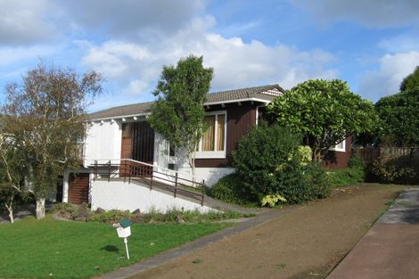 Photo of property in 37 Gill Avenue, Te Atatu Peninsula, Auckland, 0610