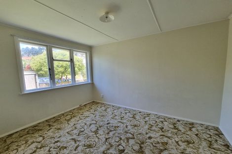 Photo of property in 12 Dorset Grove, Cannons Creek, Porirua, 5024