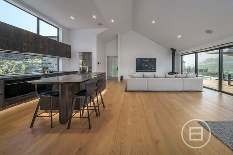 Photo of property in 5 Red Deer Rise, Kelvin Heights, Queenstown, 9300