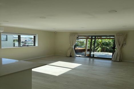 Photo of property in 7 Stockton Place, Glendene, Auckland, 0602