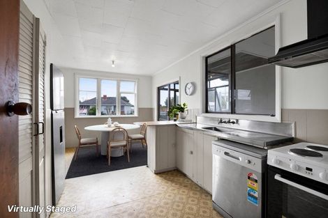 Photo of property in 85 Collins Street, Hawera, 4610