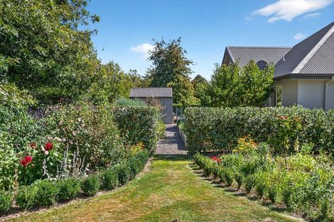 Photo of property in 10 Fairway Drive, Martinborough, 5711