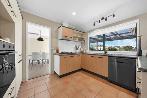 Photo of property in 3 Russett Grove, Henderson, Auckland, 0612