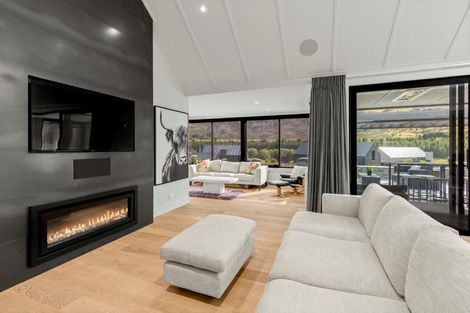 Photo of property in 2 Ploughmans Lane, Arrowtown, 9371