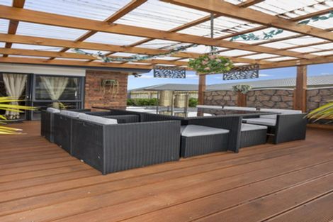 Photo of property in 16 Morewa Place, Takanini, 2112