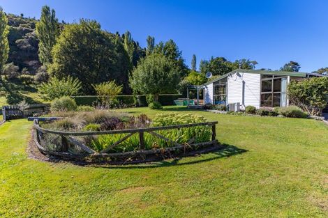 Photo of property in Ruatiti Cottage, 1693 Ruatiti Road, Ruatiti, Raetihi, 4696