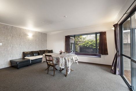 Photo of property in 20 Springdale Grove, Fitzherbert, Palmerston North, 4410