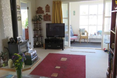 Photo of property in 15 Ferry Street, Foxton Beach, Foxton, 4815