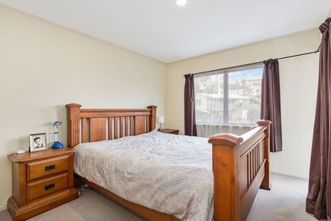 Photo of property in 8 Gillan Place, Bayview, Auckland, 0629