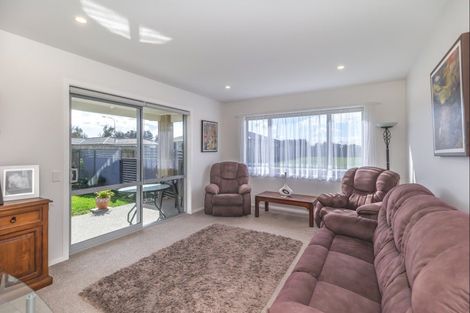 Photo of property in 5 Oak Place, Levin, 5510