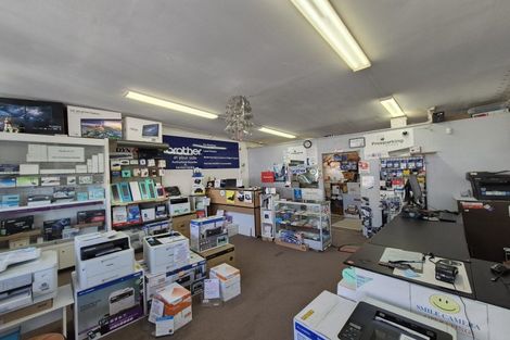 Photo of property in 1/2 Archibald Road, Kelston, Auckland, 0602