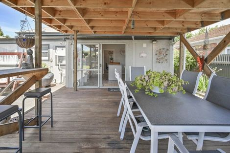 Photo of property in 411 Lascelles Street, Saint Leonards, Hastings, 4120