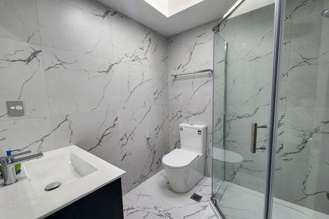 Photo of property in 22b Totaravale Drive, Totara Vale, Auckland, 0629