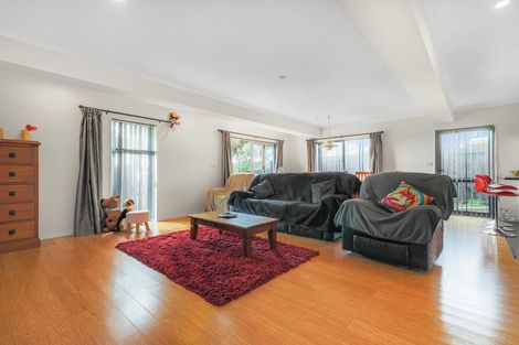 Photo of property in 24 Bundena Place, Clendon Park, Auckland, 2103