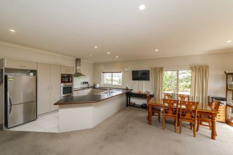 Photo of property in 116 Ruapehu Drive, Fitzherbert, Palmerston North, 4410