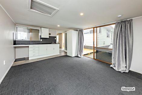 Photo of property in 11 Hinton Place, Weymouth, Auckland, 2103
