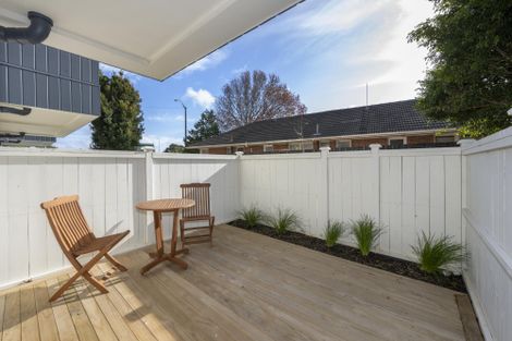 Photo of property in 8 Gray Avenue, Mangere East, Auckland, 2024