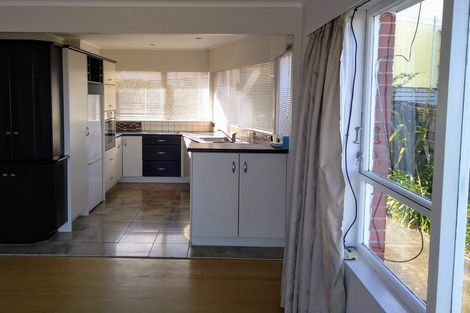 Photo of property in 1/75 Aberdeen Road, Castor Bay, Auckland, 0620