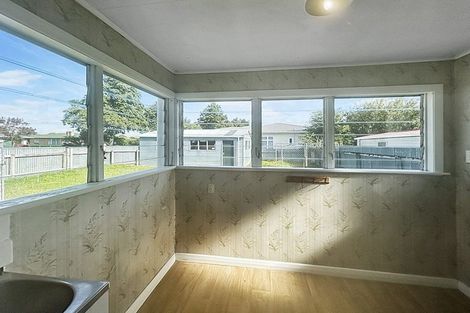 Photo of property in 83 Featherston Street, Takaro, Palmerston North, 4412