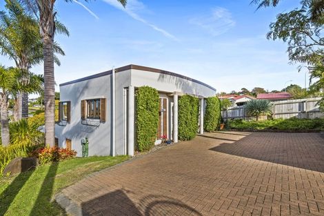 Photo of property in 689 Beach Road, Rothesay Bay, Auckland, 0630