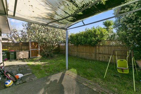 Photo of property in 25 Robertson Road, Favona, Auckland, 2024