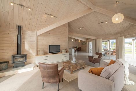 Photo of property in 102 Bond Road, Whangamata, 3620