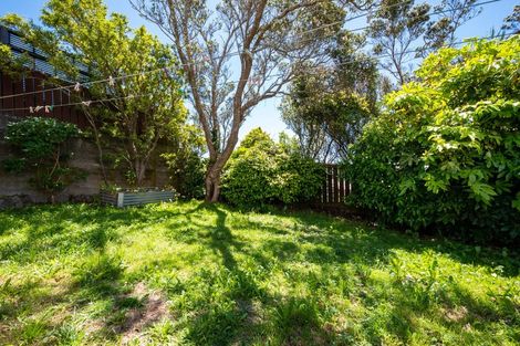 Photo of property in 8 Link Road, Newlands, Wellington, 6037