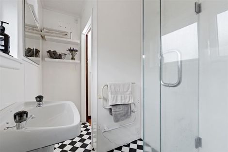 Photo of property in 1/30 Ngataringa Road, Devonport, Auckland, 0624