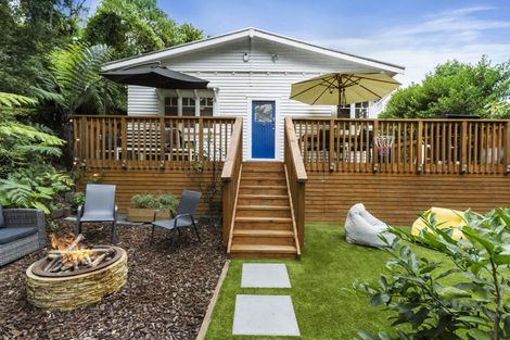 Photo of property in 1/6 Vonnell Place, Birkdale, Auckland, 0626