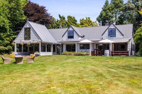 Photo of property in 48 Kairau Road West, Sentry Hill, New Plymouth, 4373