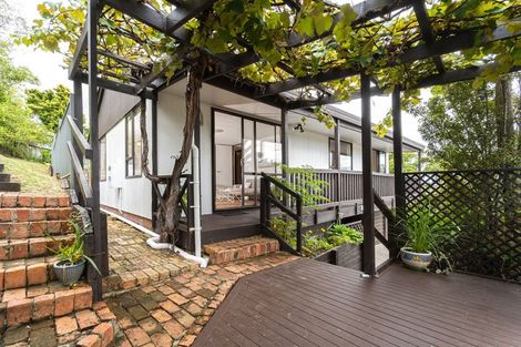 Photo of property in 2/28 Exeter Place, Unsworth Heights, Auckland, 0632