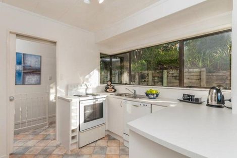 Photo of property in 2/21 Walnut Lane, Browns Bay, Auckland, 0630