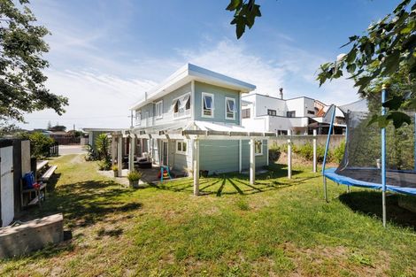 Photo of property in 4 Hunia Terrace, Himatangi Beach, Foxton, 4891