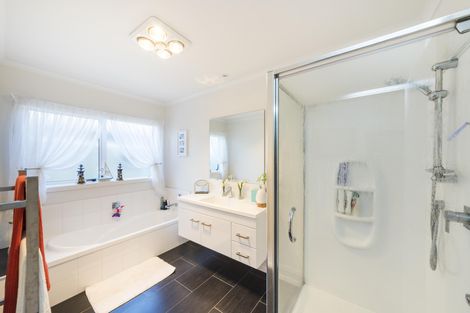 Photo of property in 2 Morocco Terrace, Kelvin Grove, Palmerston North, 4414