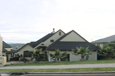 Photo of property in 25 Brooke Ridge Rise, East Tamaki Heights, Auckland, 2016