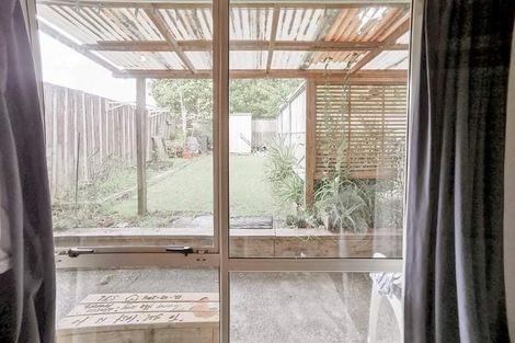 Photo of property in 9 Toru Street, Te Atatu Peninsula, Auckland, 0610