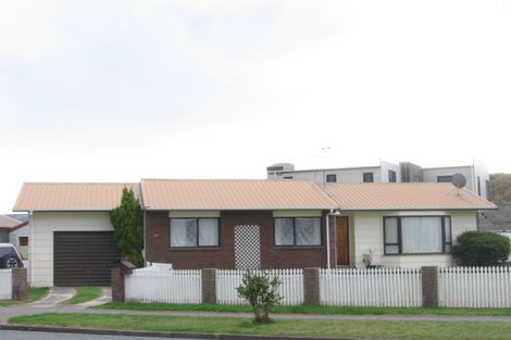 Photo of property in 89 Queens Road, Waikanae Beach, Waikanae, 5036