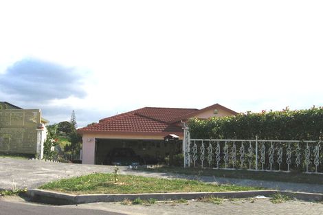 Photo of property in 16 Maidstone Place, Oteha, Auckland, 0632