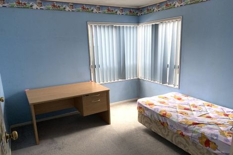 Photo of property in 17 Glennandrew Drive, Half Moon Bay, Auckland, 2012