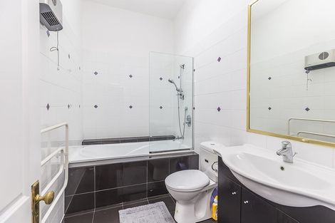 Photo of property in 100 Ellice Street, Mount Victoria, Wellington, 6011