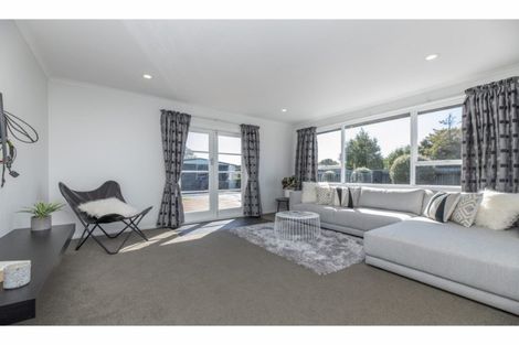 Photo of property in 12 Rosanna Place, Aranui, Christchurch, 8061