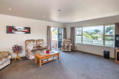 Photo of property in 6 Mahana Road, Paraparaumu Beach, Paraparaumu, 5032