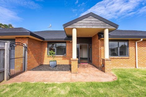 Photo of property in 96 Guildford Drive, Paraparaumu Beach, Paraparaumu, 5032