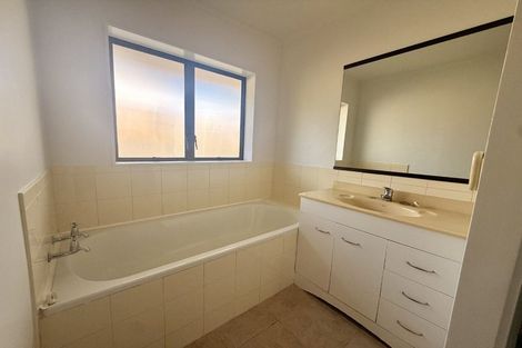 Photo of property in 53 Mirrabooka Avenue, Botany Downs, Auckland, 2010