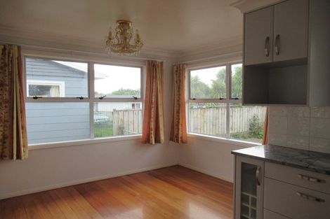 Photo of property in 32 Bartholomew Road, Levin, 5510